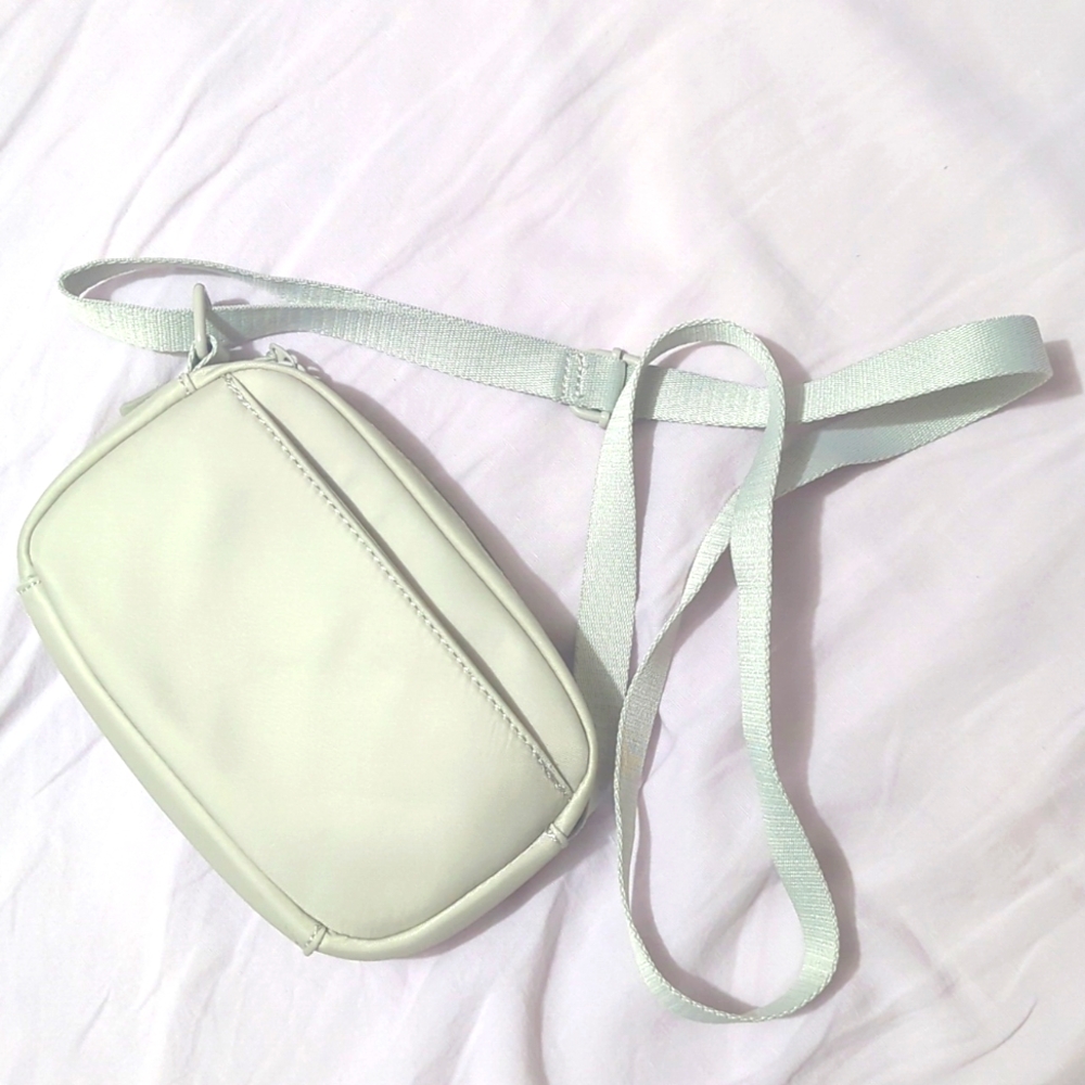 Gry Mattr Crossbody Bag in Stone